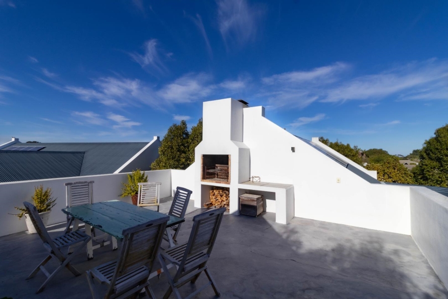 2 Bedroom Property for Sale in Sandbaai Western Cape